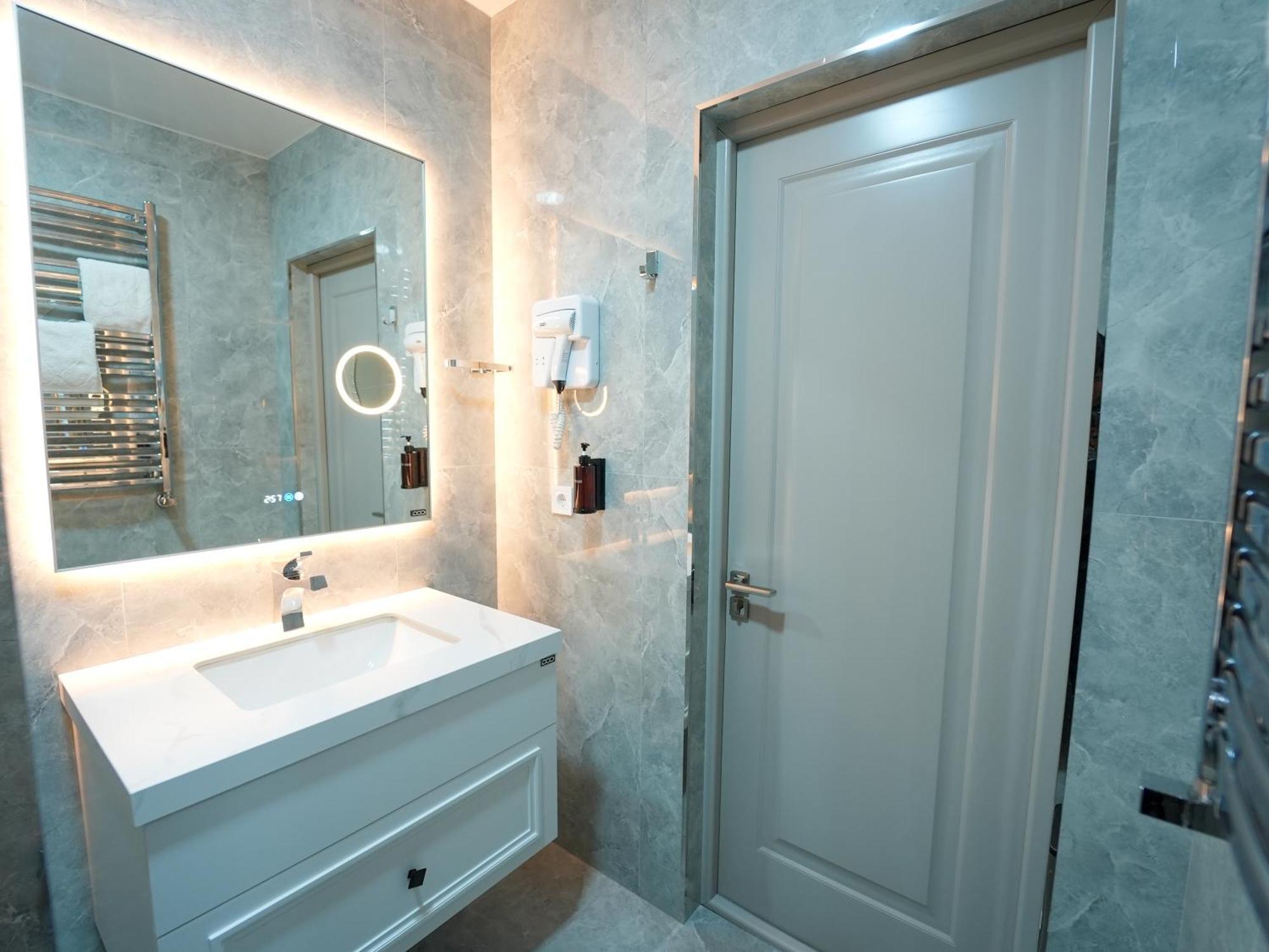 Avant Express Hotel Pool&Spa Ташкент Екстериор снимка